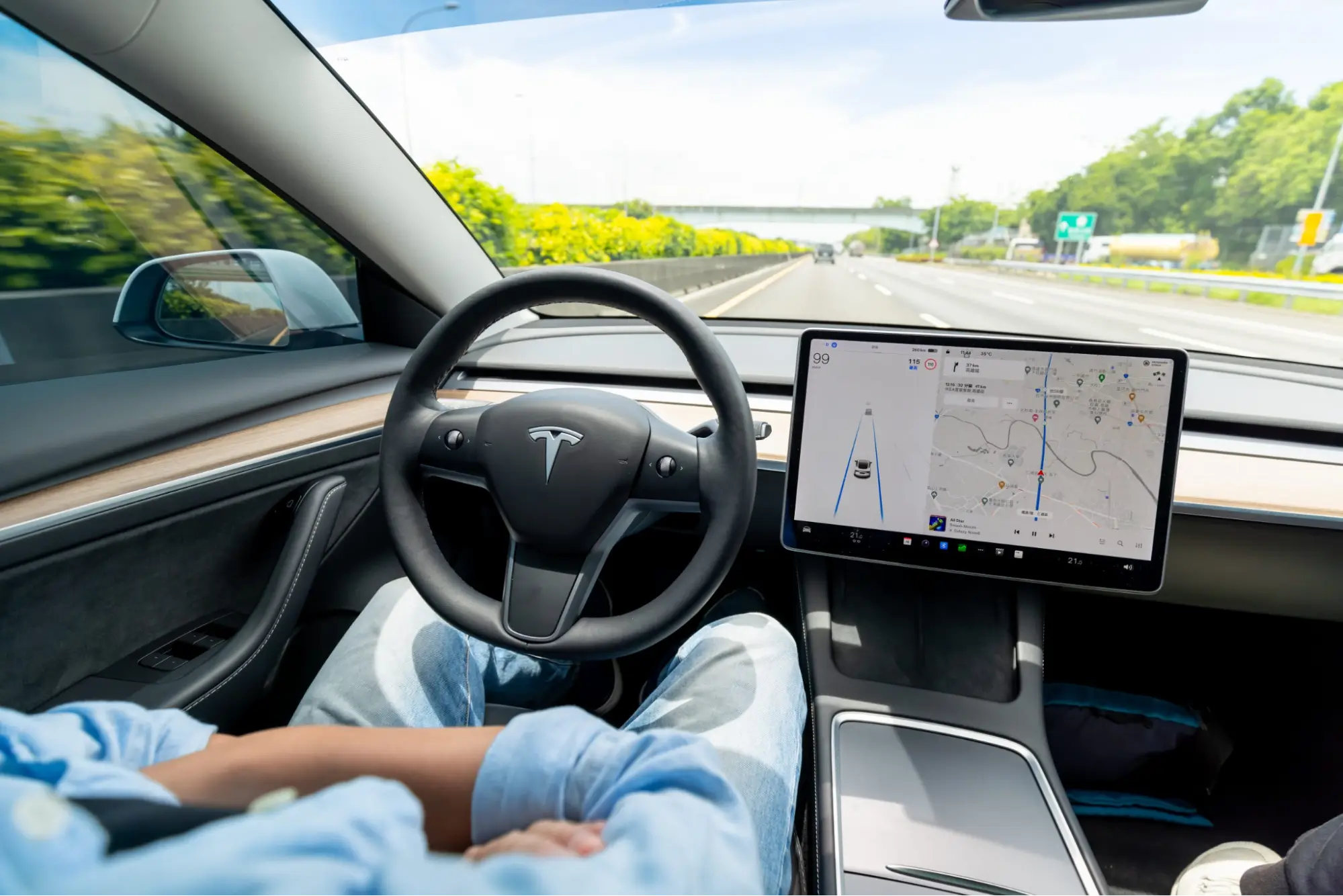 Tesla предлагает функцию Full Self-Driving (FSD)